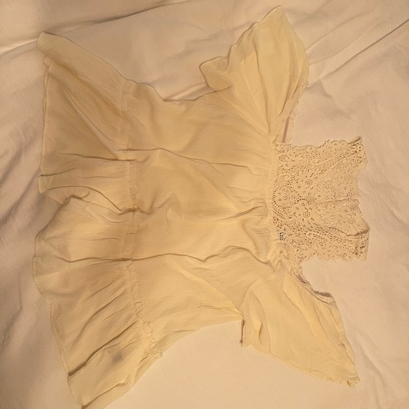 Gimmicks cream off the shoulder top - Picture 4 of 5